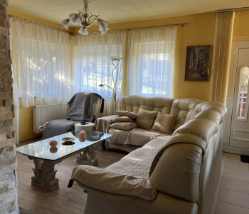Gyönyörű, igényes 4 szobás, 125m2-es családi ház Mánfán!