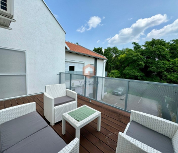 Eladó újépítésű lakás 13 nm-es terasszal, autóbeállóval, klímásan a centrum és az egyetemektől csupán pár perc sétára a Radnics utcában